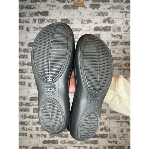 Crocs | women black flat rubber shoes - Picture 3 of 7